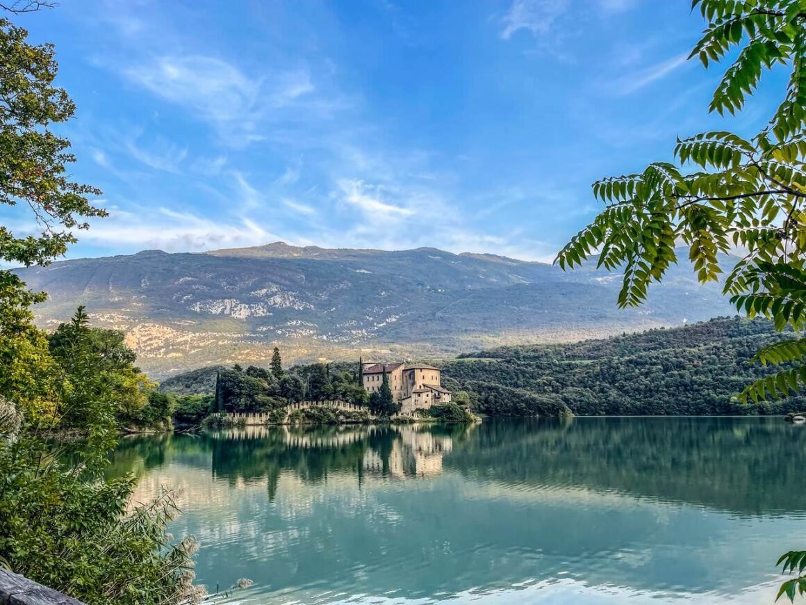 Passeggiare lungo il lago di Toblino