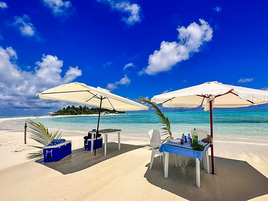 Ombrelloni per il pranzo preparati dai locati