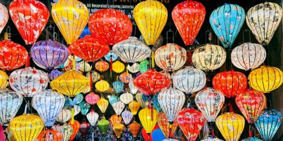Le lanterne di Hoi An si distinguono per la loro varietà di forme e colori.