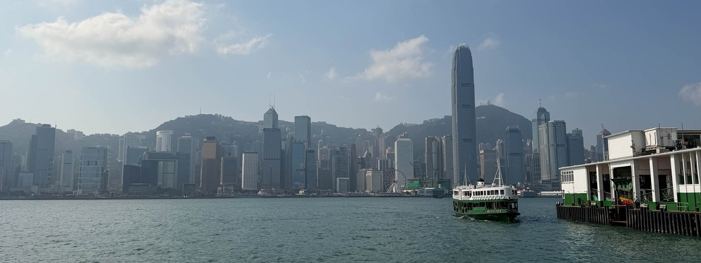 Star Ferry, la storica imbarcazione pubblica che collega Kowloon all’Isola di Hong Kong